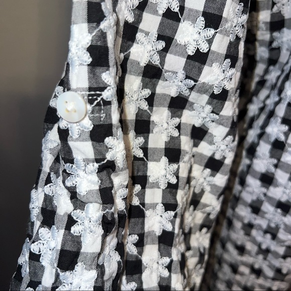 SnoSkins Black and White Button up Top XL - Picture 5 of 13